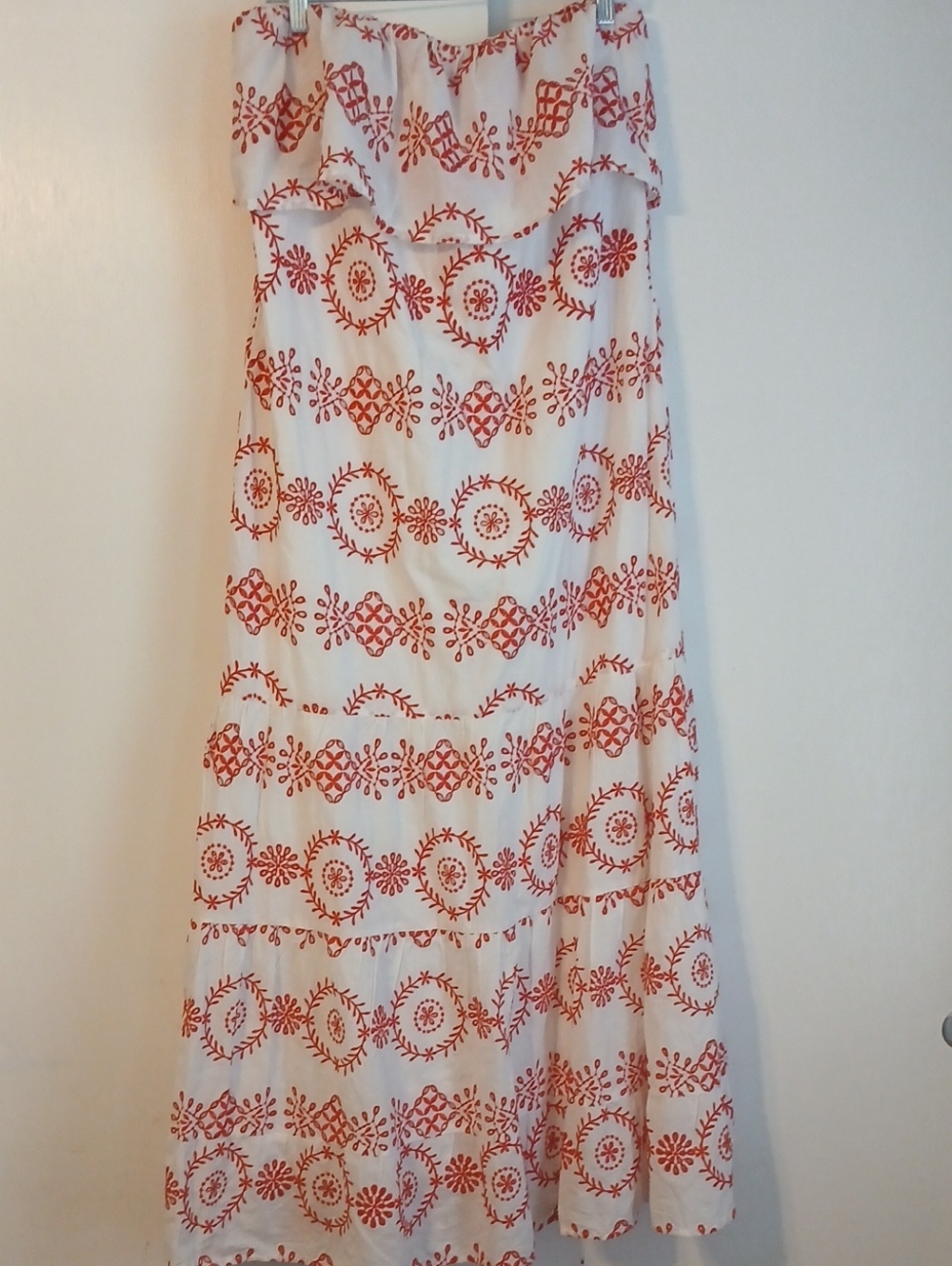 Daniel Cremieux White Maxi Dress with Red Embroidered Pattern in Size Large
